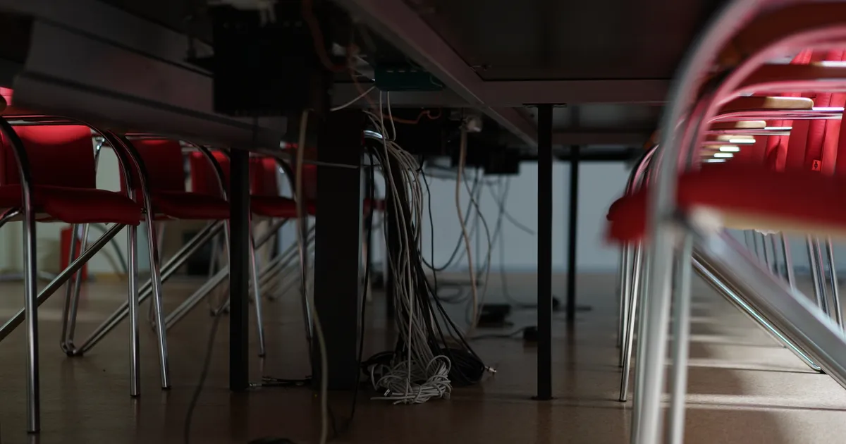 Share Content in Seconds: How Mago Solves Common Meeting Room Problems