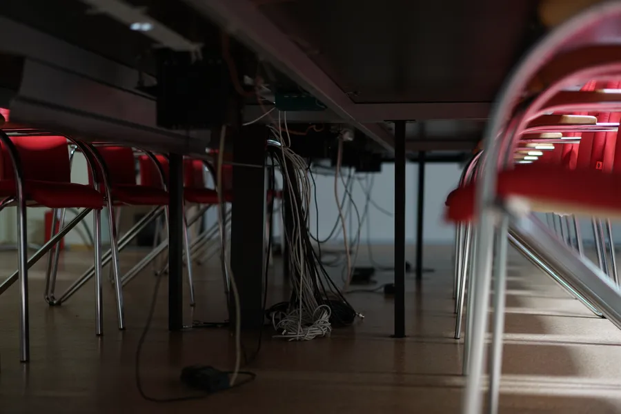 Share Content in Seconds: How Mago Solves Common Meeting Room Problems