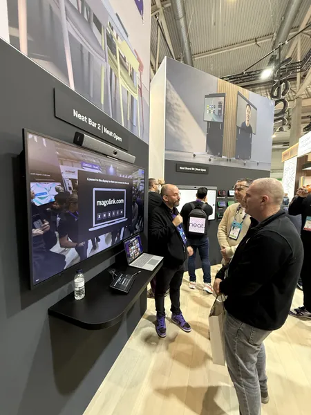 Neat Board 50 displaying the magolink.com wireless content sharing screen during a live demo